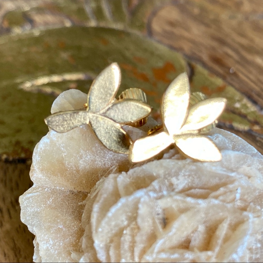 Vintage Gold Leaves Clip On Petite Earrings